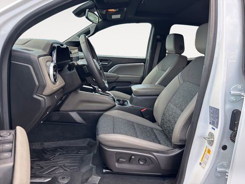 Used 2024 Chevrolet Colorado ZR2 w/ Technology Package AWD/4WD image 19