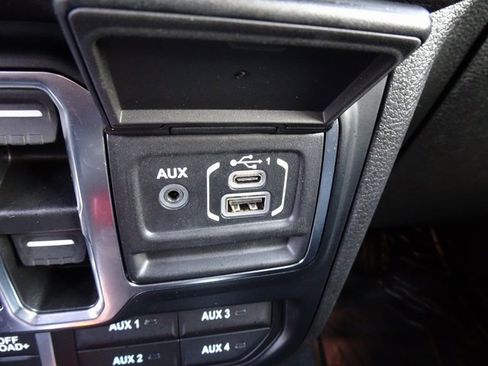 Used 2024 Jeep Wrangler Unlimited image 24