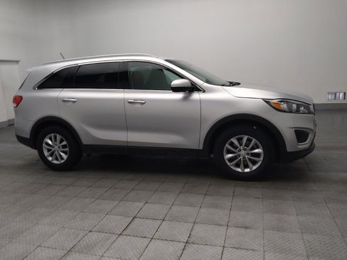 Used 2018 Kia Sorento FWD V6 image 11