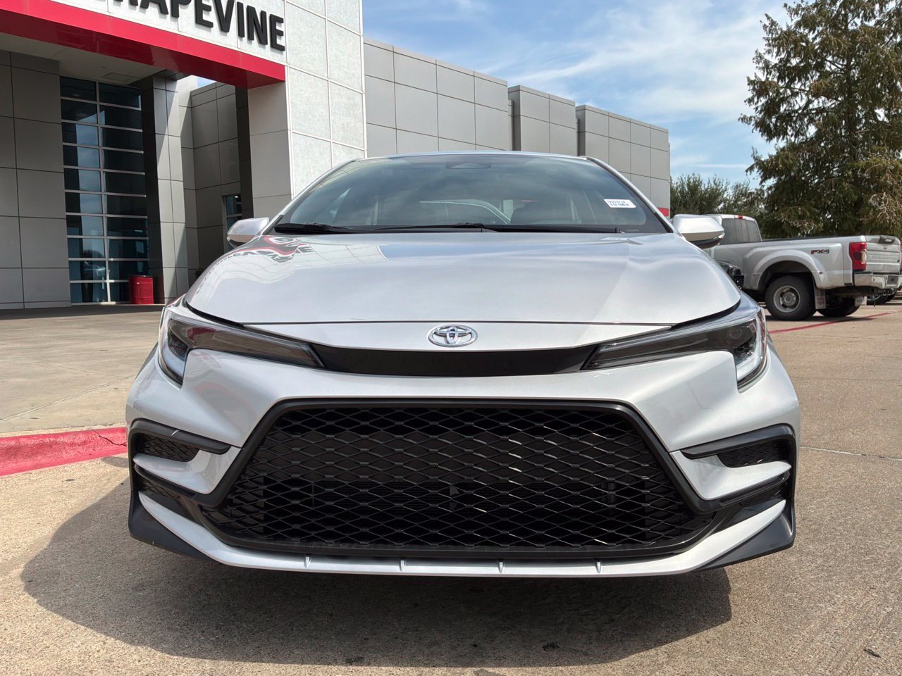 Used 2026 Toyota Corolla SE FWD image 3
