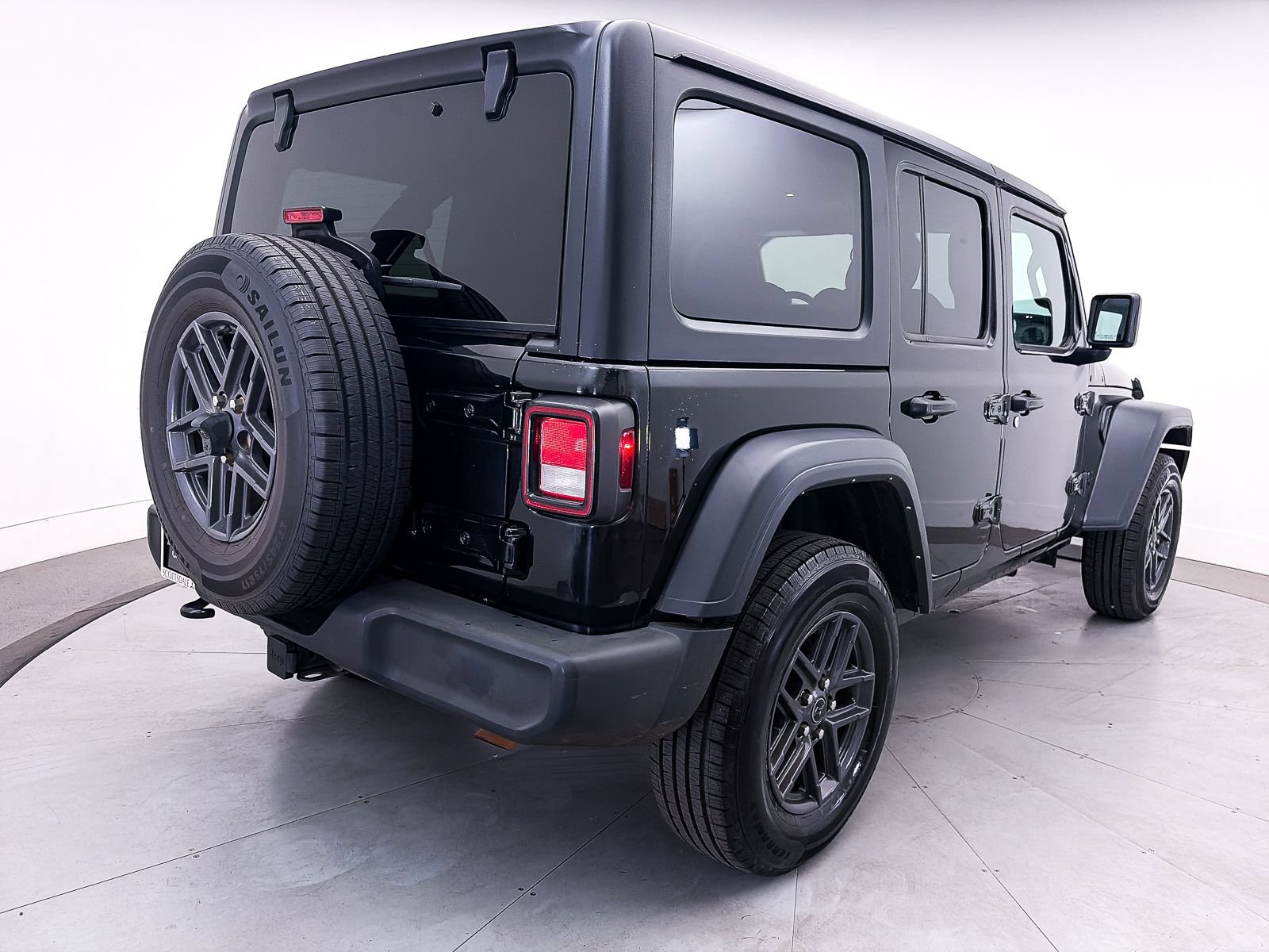 Used 2024 Jeep Wrangler Unlimited Sport AWD/4WD image 16