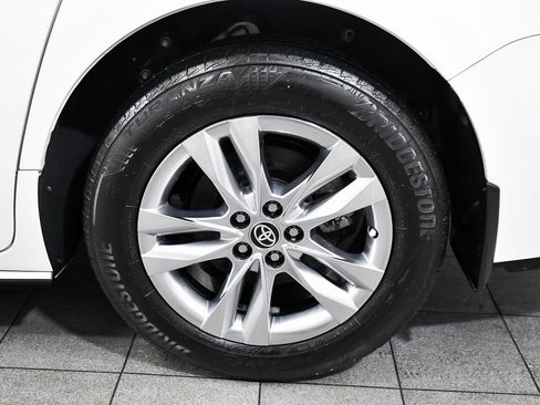 Used 2023 Toyota Sienna Limited image 8