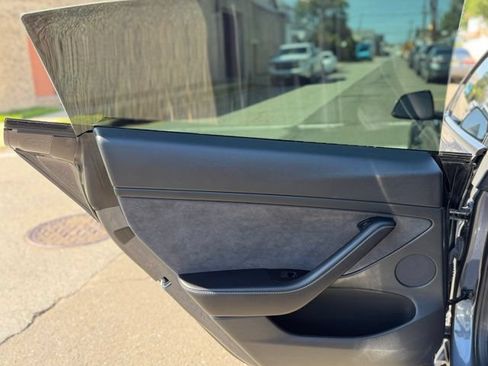 Used 2022 Tesla Model 3 Long Range AWD/4WD image 17