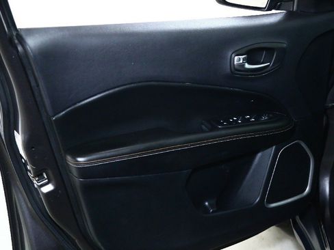 Used 2019 Jeep Compass Latitude w/ Popular Equipment Group image 15