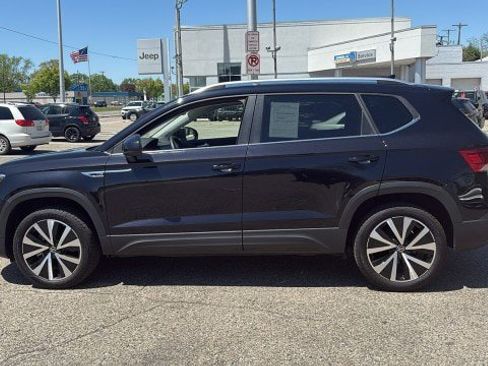 Used 2024 Volkswagen Taos SE image 5