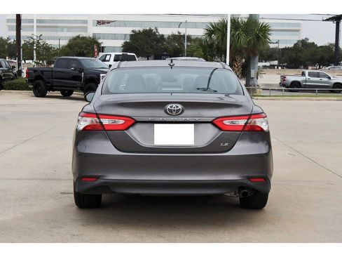 Used 2019 Toyota Camry LE image 5
