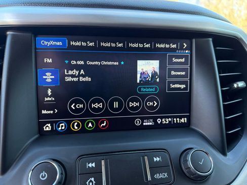 Used 2020 GMC Acadia SLT w/ Driver Alert Package II image 23