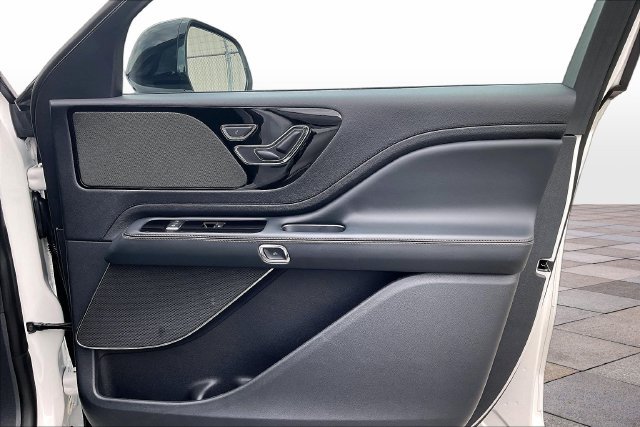 Used 2026 Lincoln Aviator AWD w/ Jet Appearance Package image 26