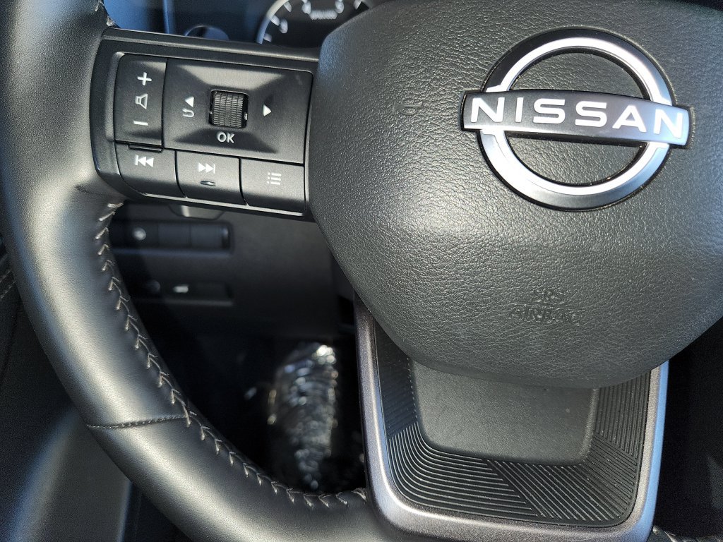 Used 2025 Nissan Rogue SV FWD image 24