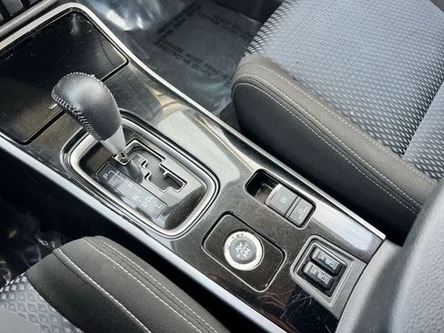 Used 2018 Mitsubishi Outlander SE image 30