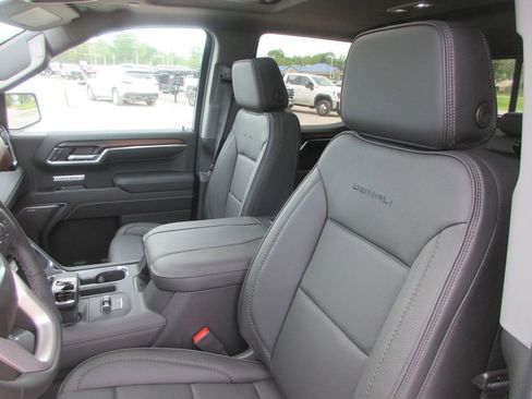 New 2026 GMC Sierra 1500 Denali w/ Denali Reserve Package AWD/4WD image 12