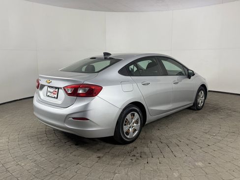 Used 2017 Chevrolet Cruze LS image 9