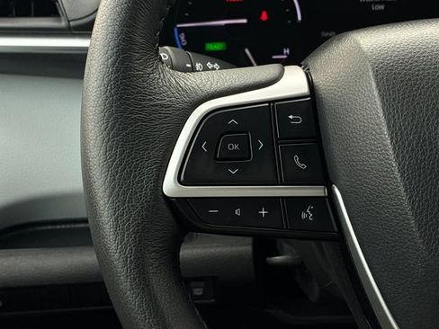 Used 2025 Toyota Sienna XLE FWD image 24