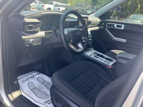 Used 2021 Ford Explorer XLT RWD image 15