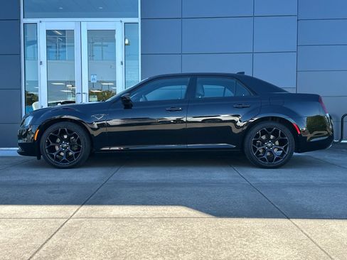 Used 2019 Chrysler 300 S RWD image 6