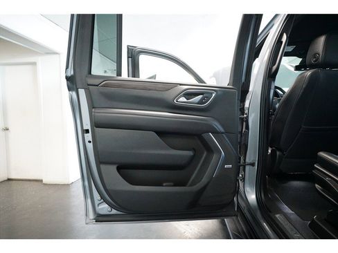 Used 2022 Chevrolet Suburban LT image 15