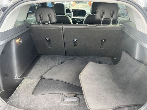 Used 2025 Chevrolet Trax LT FWD image 31