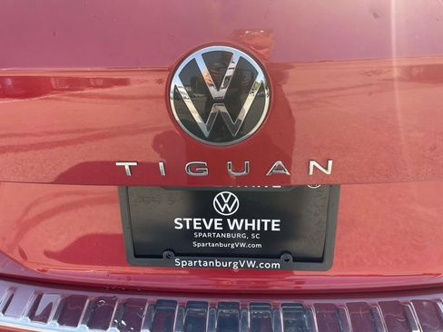 Certified 2022 Volkswagen Tiguan SE FWD image 10