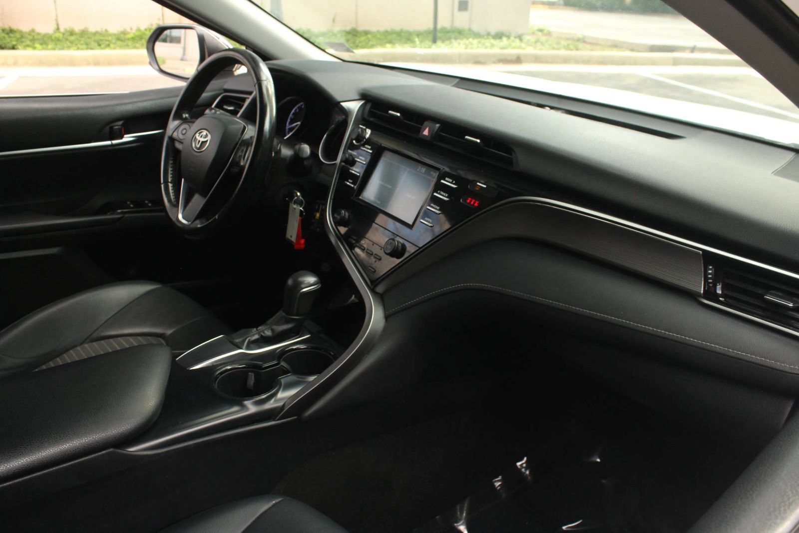 Used 2019 Toyota Camry SE FWD image 21