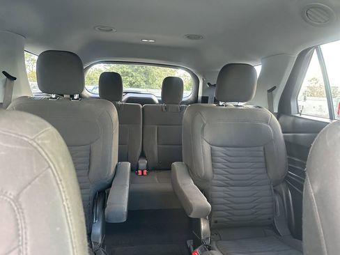 Used 2021 Ford Explorer XLT image 12