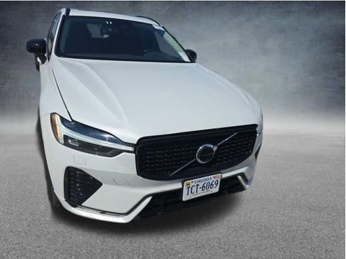 Used 2025 Volvo XC60 B5 Plus AWD/4WD image 5