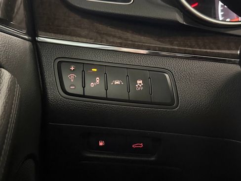 Used 2016 Kia Cadenza Limited FWD image 11