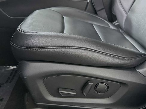 Used 2020 Ford Explorer XLT w/ Equipment Group 202A image 18