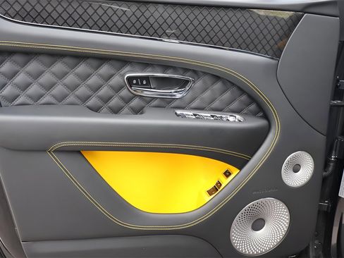 New 2025 Bentley Bentayga image 13