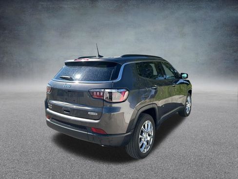 Used 2023 Jeep Compass Latitude AWD/4WD image 5