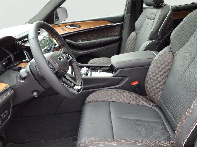Used 2026 Jeep Grand Cherokee Summit w/ Obsidian Package AWD/4WD image 5