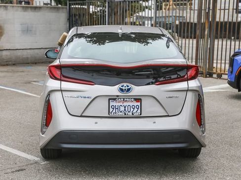 Used 2022 Toyota Prius Prime Limited FWD image 9