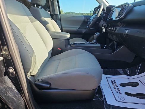 Used 2020 Toyota Tacoma SR w/ SR Convenience Package RWD image 14