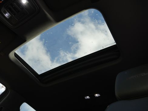 Used 2019 GMC Sierra 1500 AT4 w/ Off Road Performance Package image 5