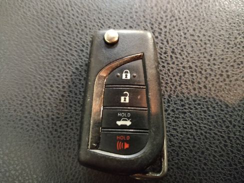 Used 2022 Toyota Camry SE FWD image 32