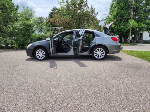 Used 2012 Chrysler 200 Touring FWD image 11