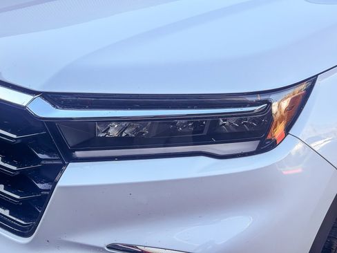 Certified 2024 Honda Pilot Touring image 8