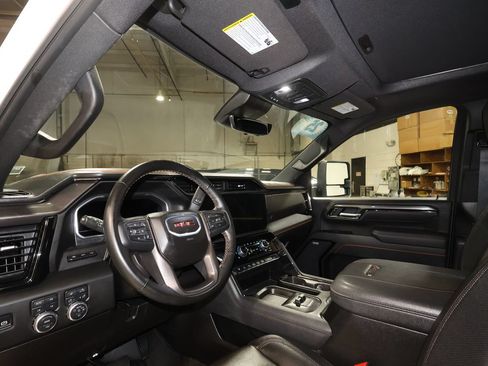 Used 2025 GMC Sierra 2500 AT4 w/ AT4 Premium Plus Package AWD/4WD image 8