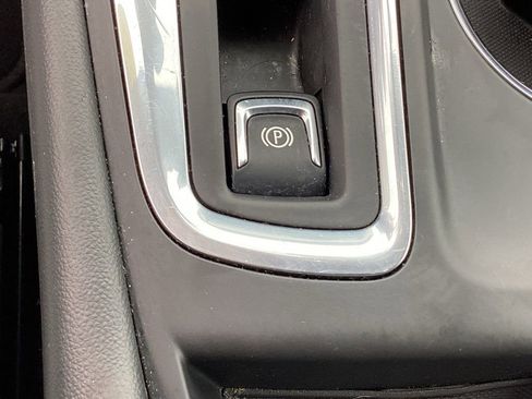 Used 2023 Chevrolet Equinox LT image 37