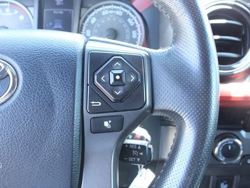 Used 2017 Toyota Tacoma TRD Off-Road AWD/4WD image 24