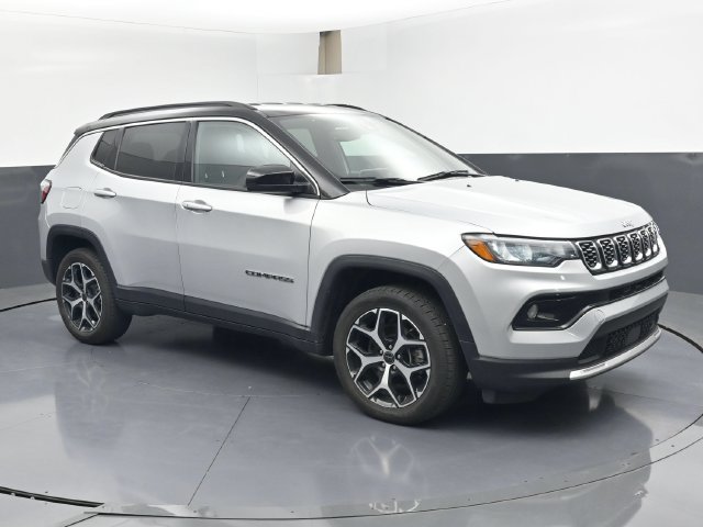 Used 2025 Jeep Compass Limited AWD/4WD image 2