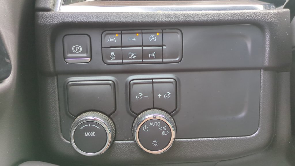 Used 2025 Chevrolet Tahoe LT RWD image 24
