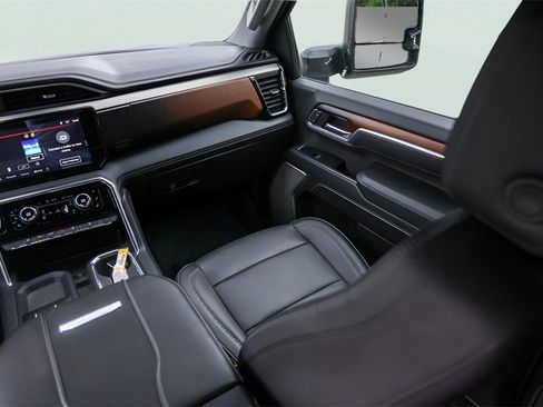 Used 2024 GMC Sierra 3500 Denali w/ Denali Reserve Package image 30