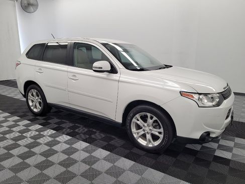 Used 2014 Mitsubishi Outlander SE FWD image 11