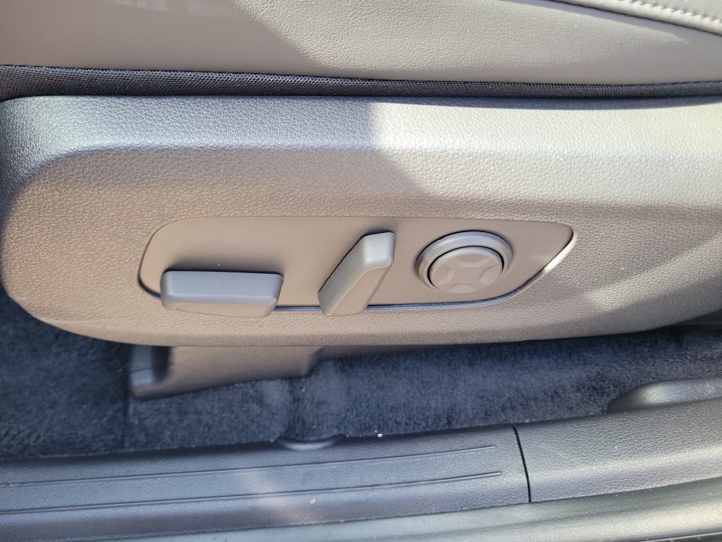 New 2026 Kia Carnival FWD image 23