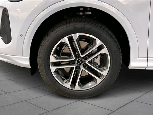 New 2026 Audi Q5 Premium image 11