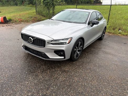 Used 2024 Volvo S60 B5 Plus AWD/4WD image 4