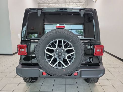 New 2026 Jeep Wrangler Unlimited Sahara w/ Technology Group AWD/4WD image 7