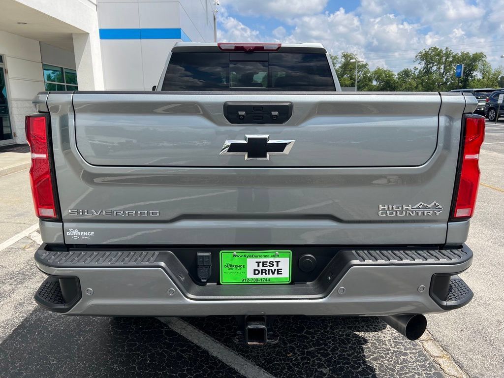 Used 2024 Chevrolet Silverado 2500 High Country w/ High Country Premium Package AWD/4WD image 7