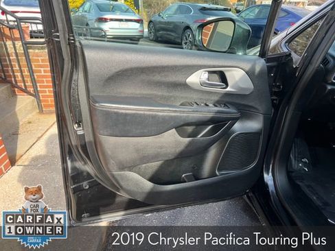 Used 2019 Chrysler Pacifica Touring Plus w/ Advanced Safetytec Group image 17