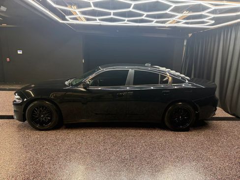 Used 2015 Dodge Charger SXT RWD image 3
